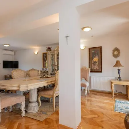 Villa Zovko In By Guide